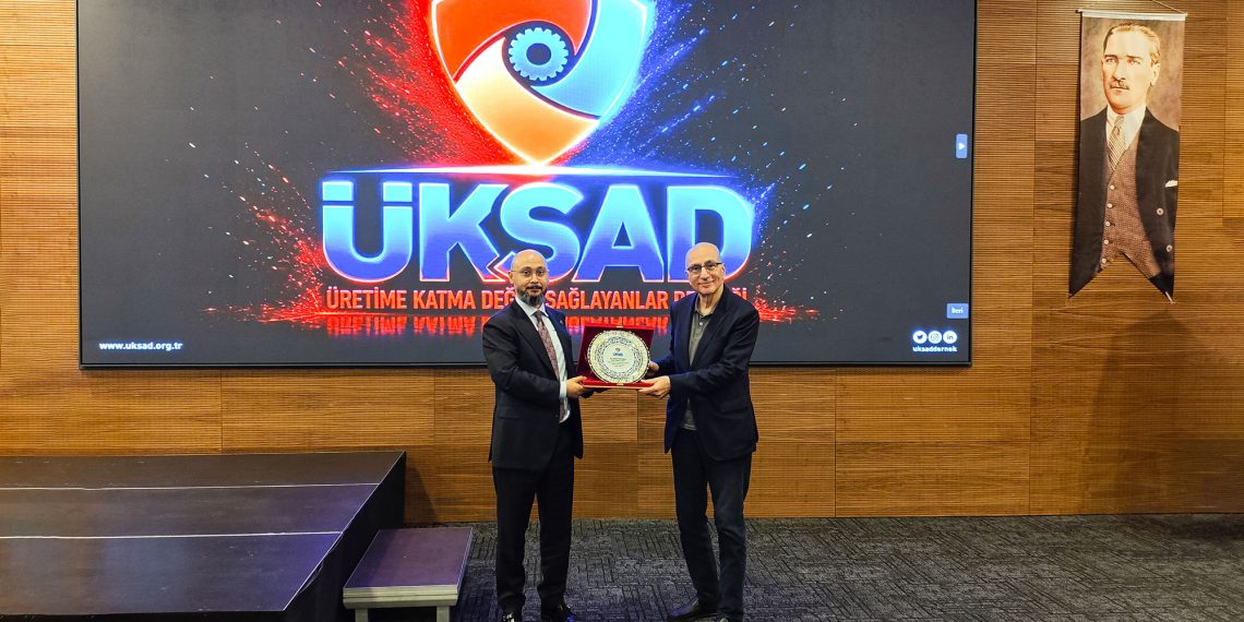 Aylık Olağan Toplantımızda İktisat Uzmanı Sn. Dr. MAHFİ EĞİLMEZ’i misafir ettik.
